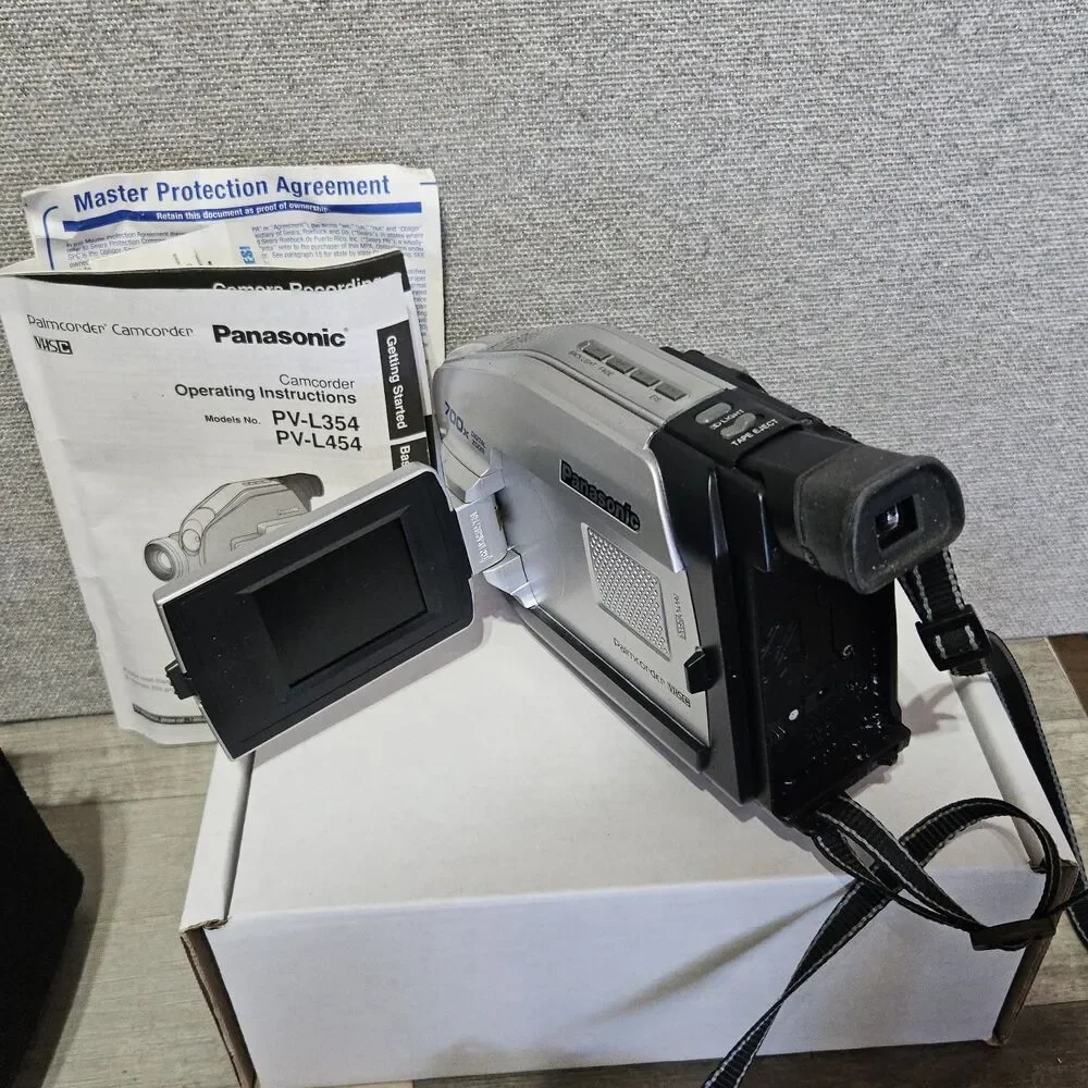 Panasonic Palmcorder Camcorder PV-L354D 700x Zoom W/ Charger TESTED + extras